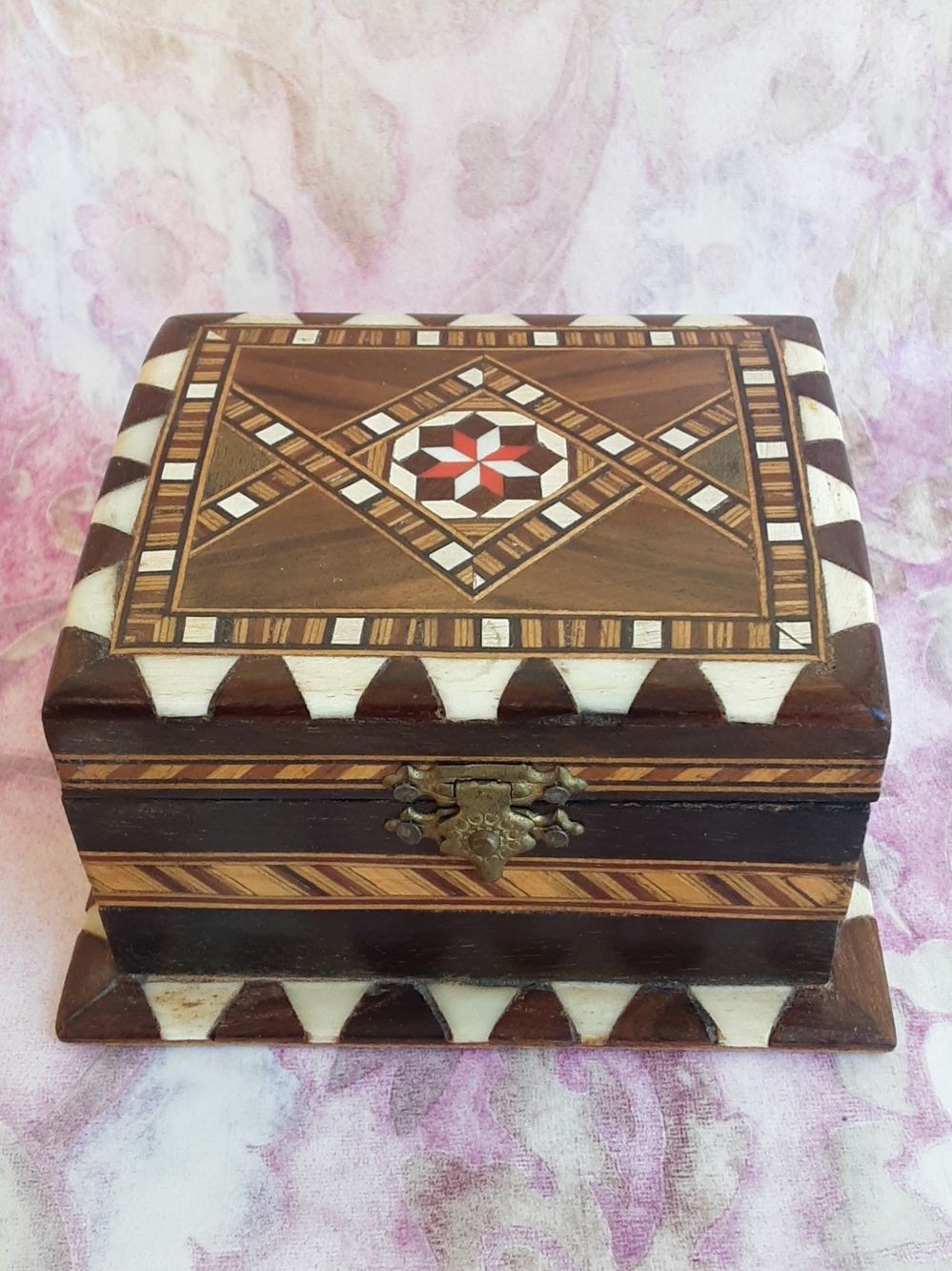Vintage Handcrafted Marquetry Inlaid Small Wooden Jewelry / Trinket Box